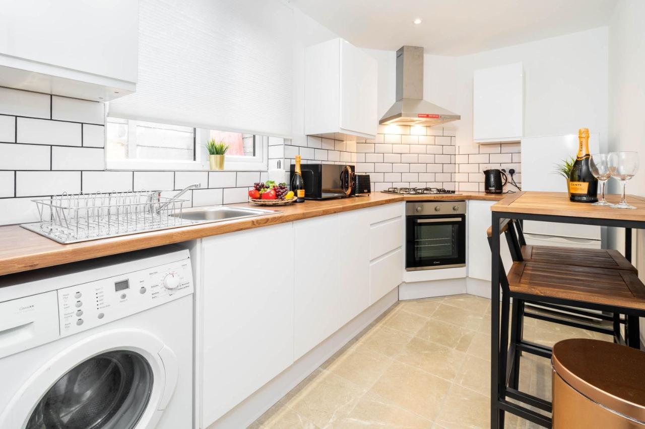 Two Bedroom Apartment - En Suites - Smart Tv'S - Wifi - Netflix - Bearwood เบอร์มิงแฮม ภายนอก รูปภาพ