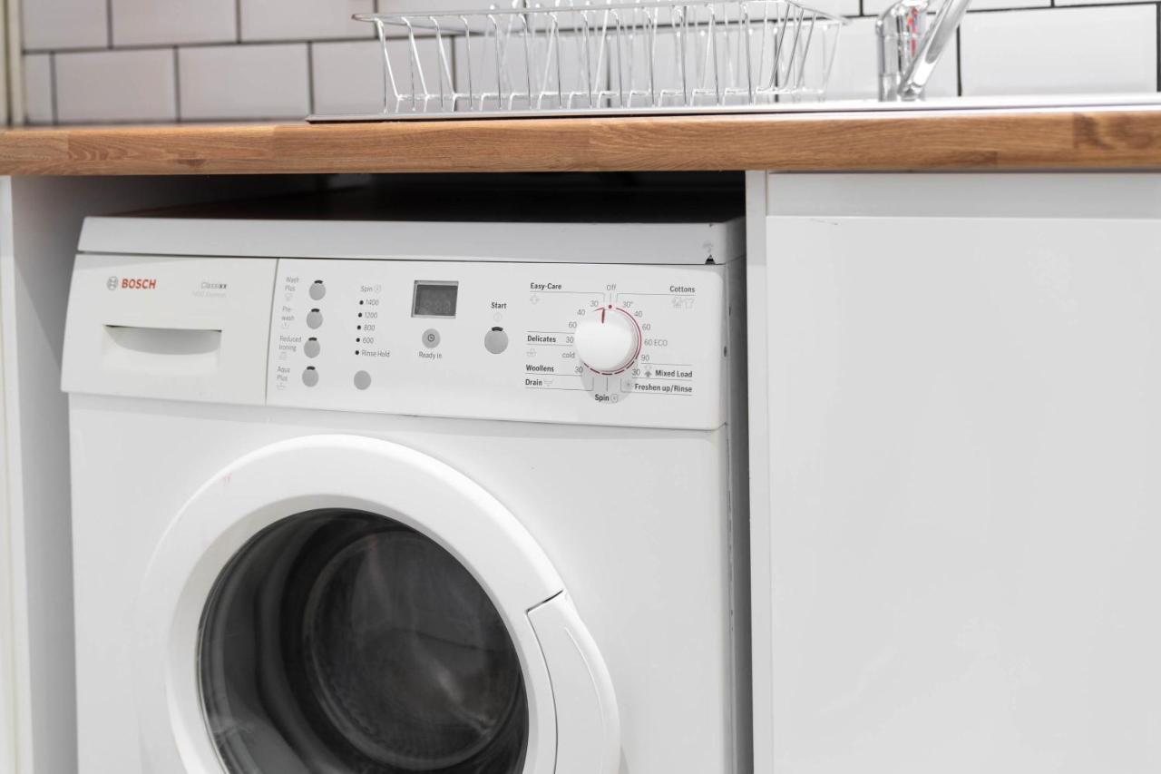 Two Bedroom Apartment - En Suites - Smart Tv'S - Wifi - Netflix - Bearwood เบอร์มิงแฮม ภายนอก รูปภาพ