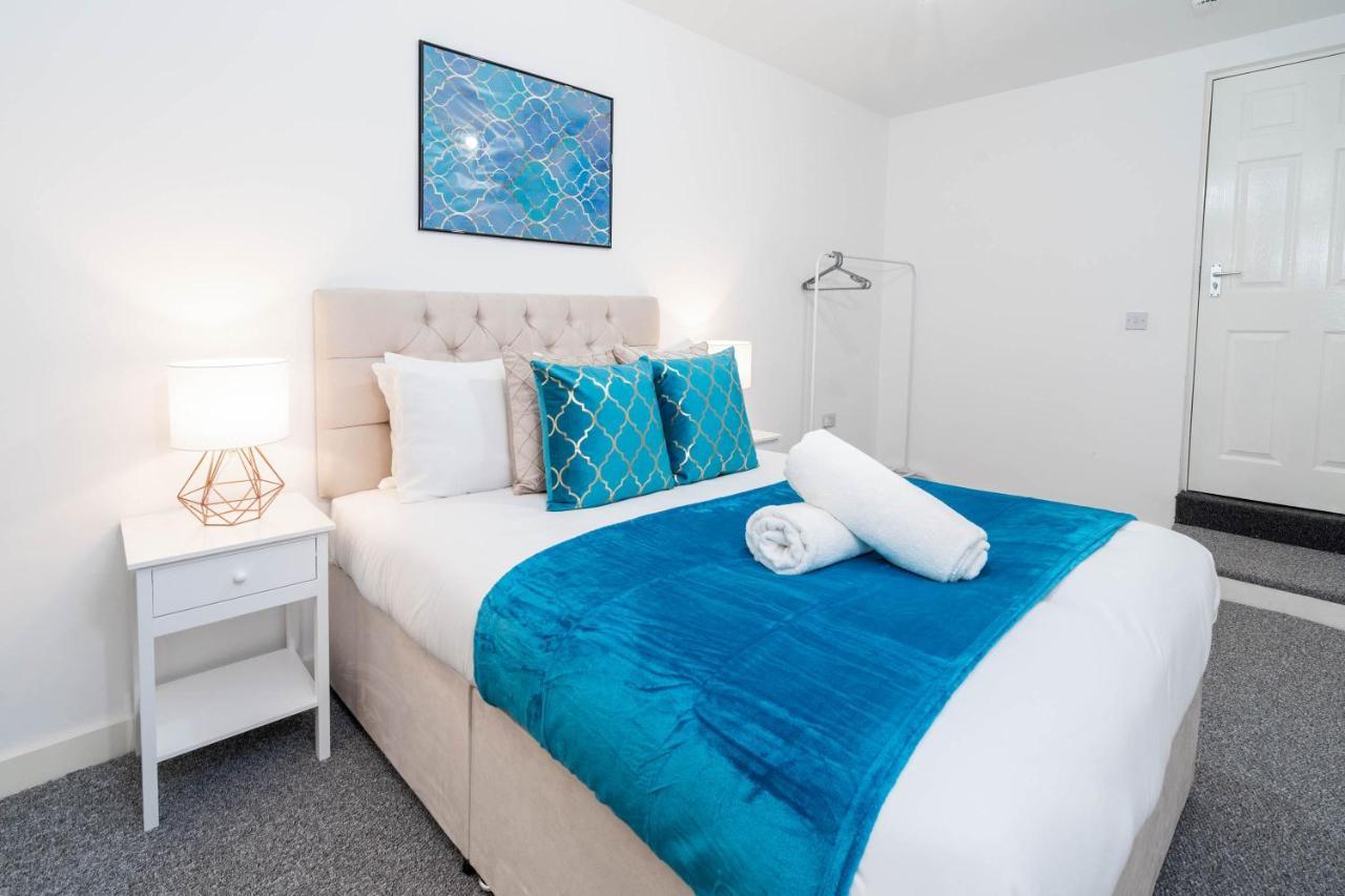 Two Bedroom Apartment - En Suites - Smart Tv'S - Wifi - Netflix - Bearwood เบอร์มิงแฮม ภายนอก รูปภาพ