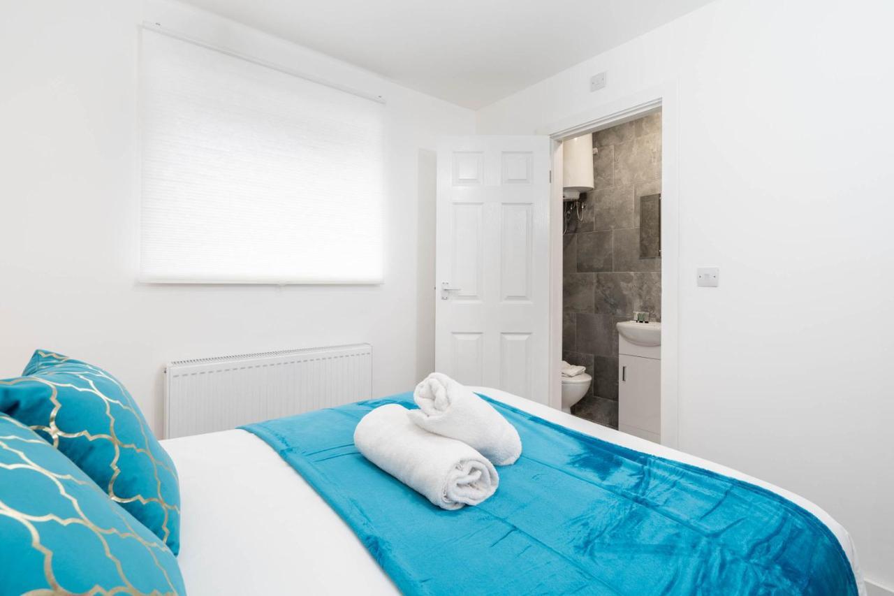 Two Bedroom Apartment - En Suites - Smart Tv'S - Wifi - Netflix - Bearwood เบอร์มิงแฮม ภายนอก รูปภาพ