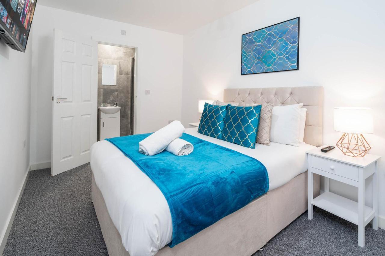 Two Bedroom Apartment - En Suites - Smart Tv'S - Wifi - Netflix - Bearwood เบอร์มิงแฮม ภายนอก รูปภาพ