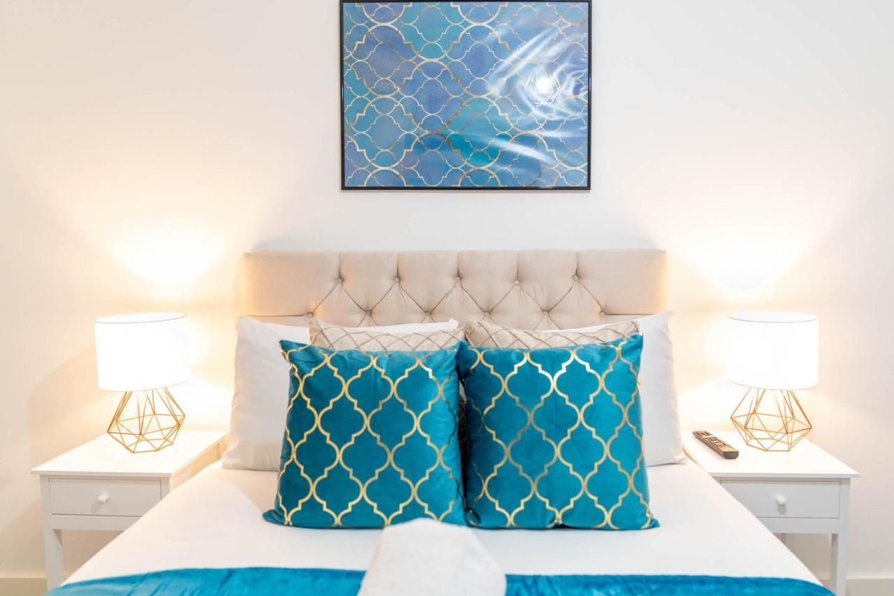Two Bedroom Apartment - En Suites - Smart Tv'S - Wifi - Netflix - Bearwood เบอร์มิงแฮม ภายนอก รูปภาพ
